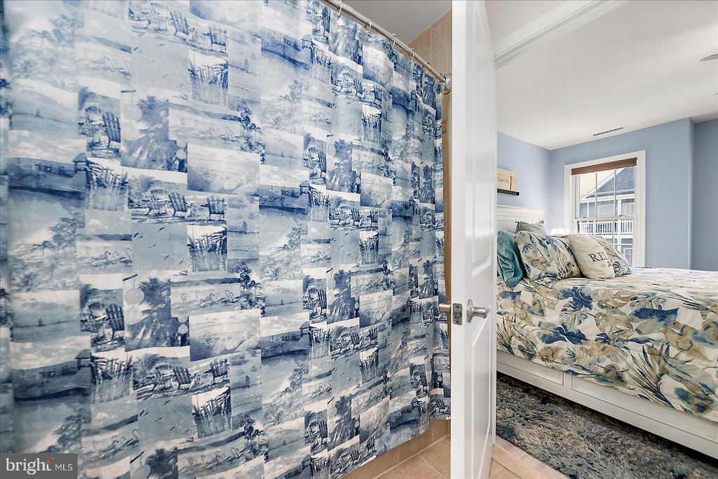 Image 31 of property listing at 208 7TH ST #2, Ocean City, MD 21842