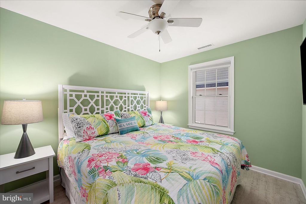Image 32 of property listing at 208 7TH ST #2, Ocean City, MD 21842