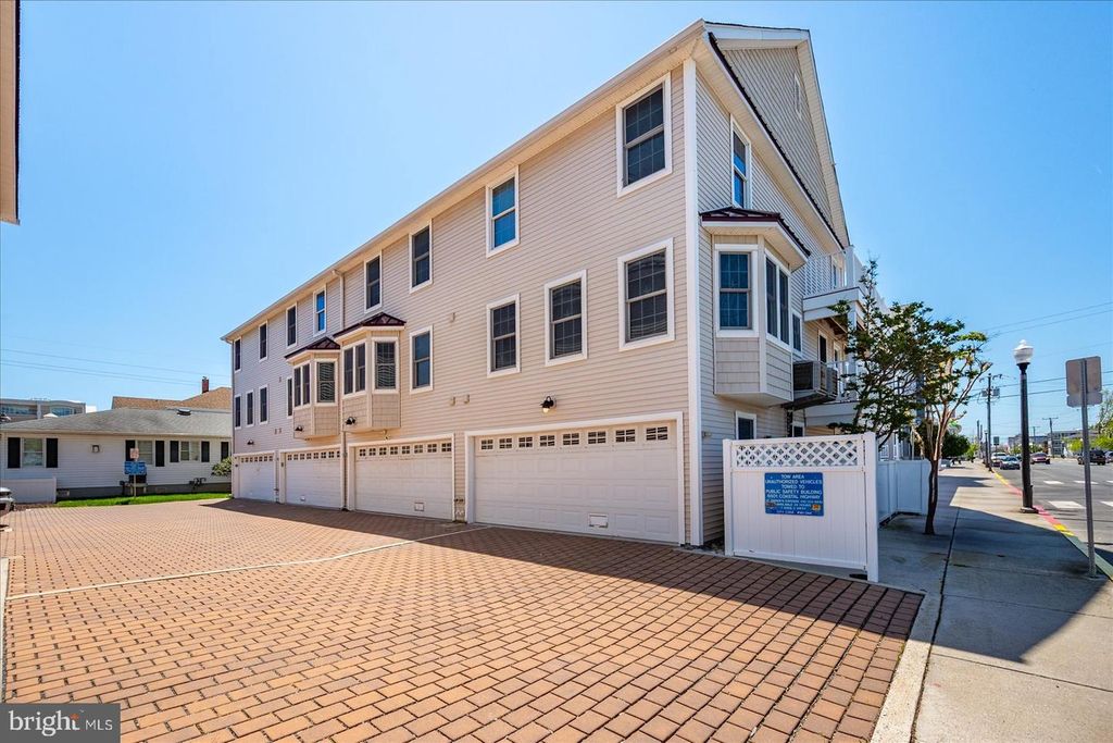 Image 5 of property listing at 208 7TH ST #2, Ocean City, MD 21842