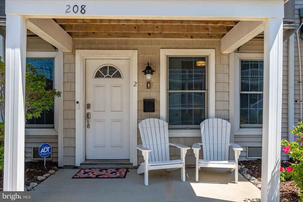 Image 6 of property listing at 208 7TH ST #2, Ocean City, MD 21842
