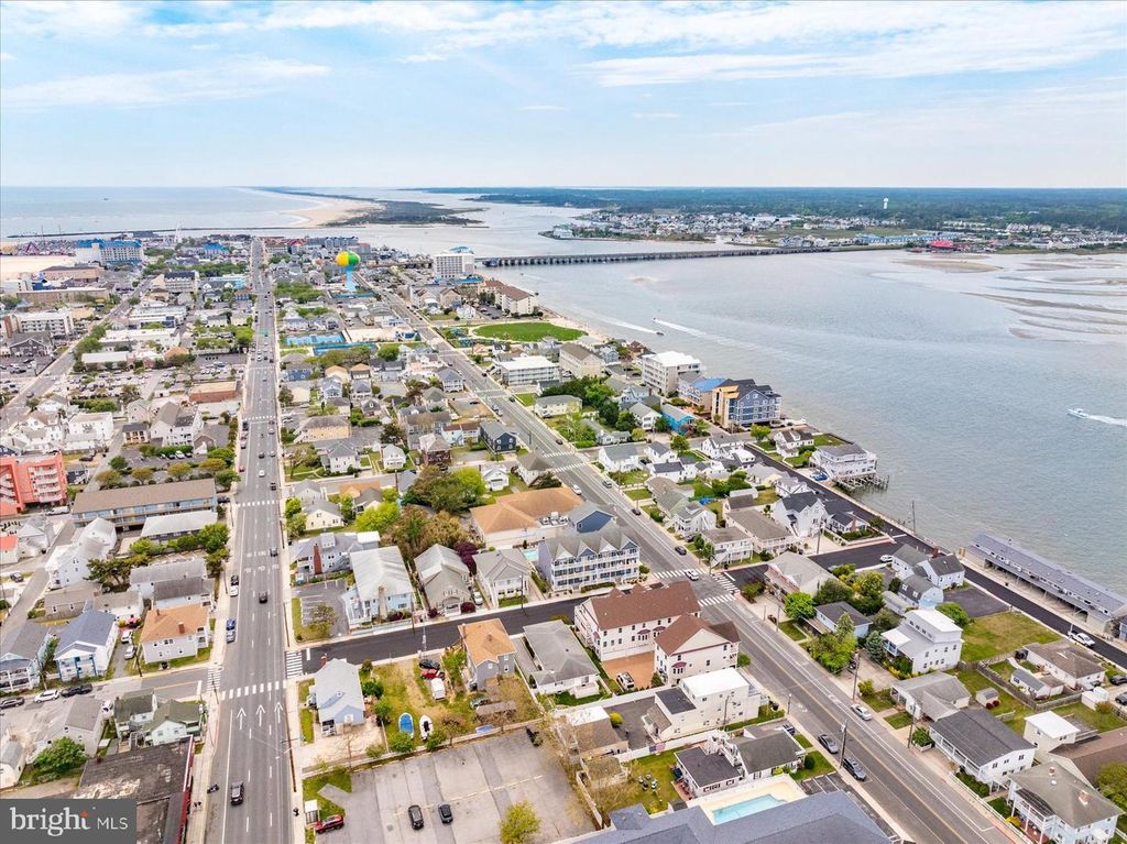 Image 86 of property listing at 208 7TH ST #2, Ocean City, MD 21842