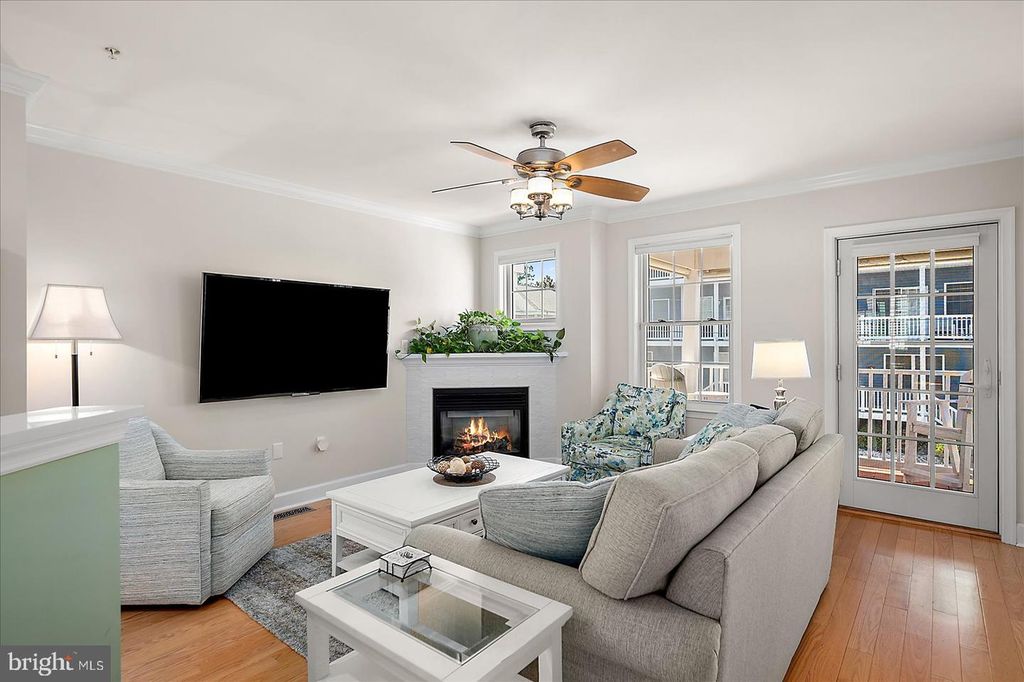 Image 9 of property listing at 208 7TH ST #2, Ocean City, MD 21842