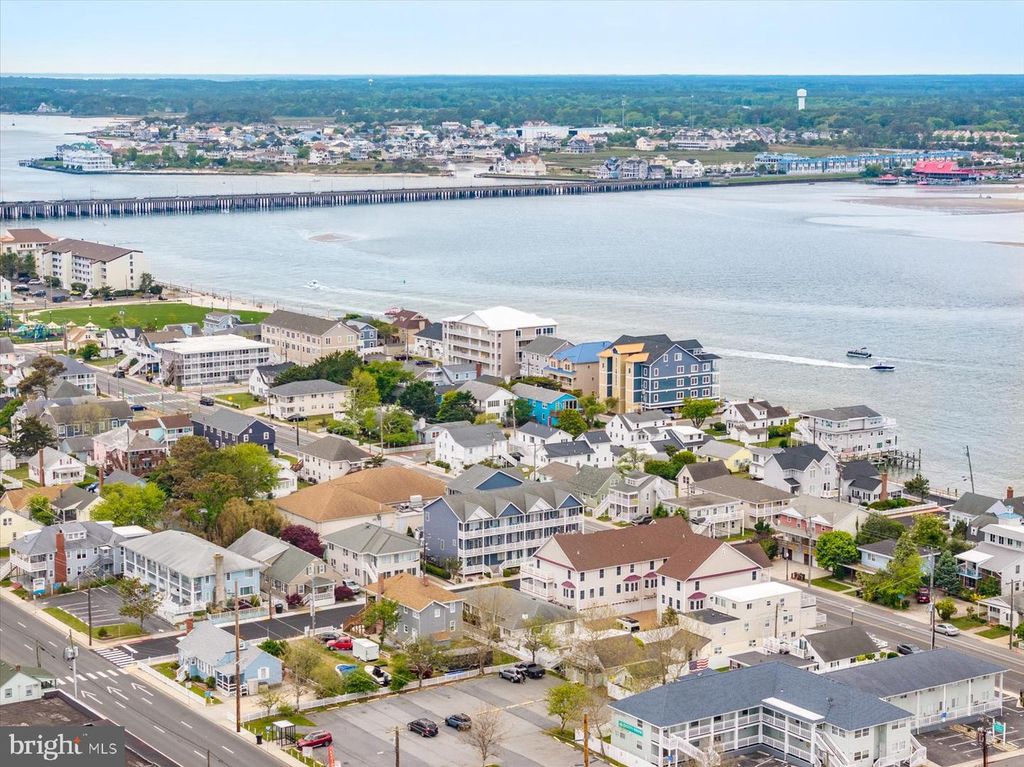 Image 89 of property listing at 208 7TH ST #2, Ocean City, MD 21842