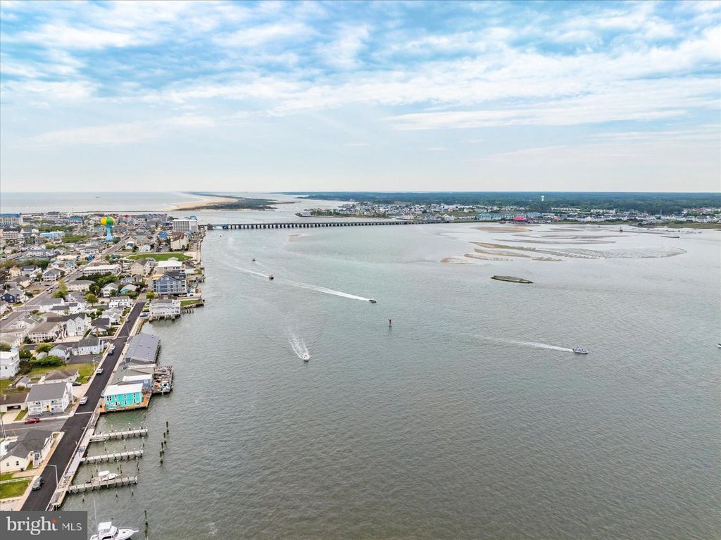 Image 91 of property listing at 208 7TH ST #2, Ocean City, MD 21842