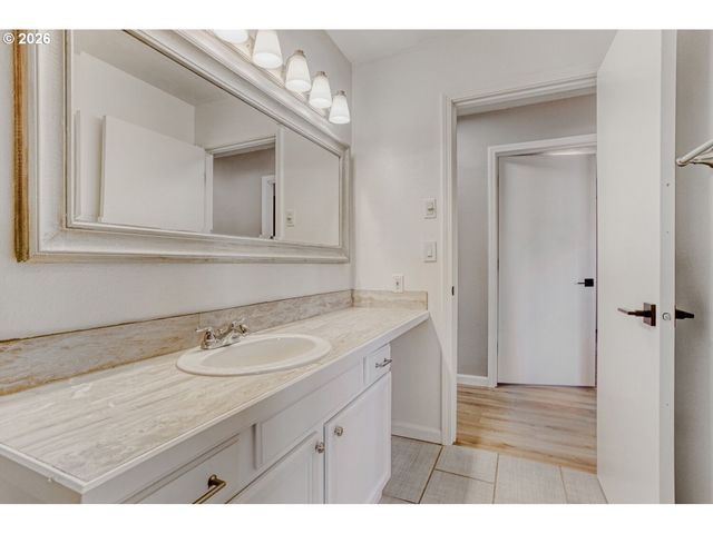 17741 Se Marie St, Portland, OR 97236