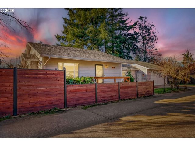 17741 Se Marie St, Portland, OR 97236