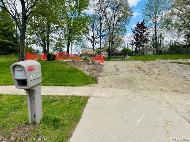 931 Norchester Street, South Lyon, MI 48178