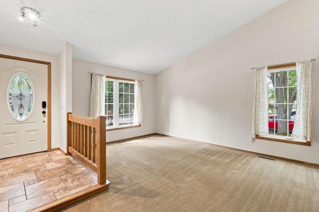 6512 Gray Fox Curve, Chanhassen, MN 55317