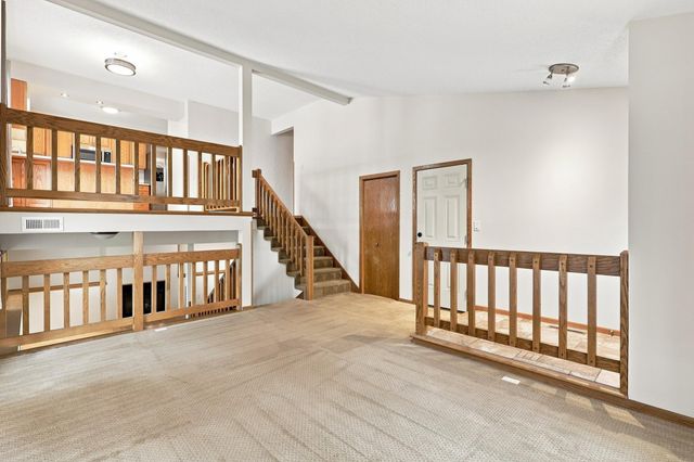 6512 Gray Fox Curve, Chanhassen, MN 55317