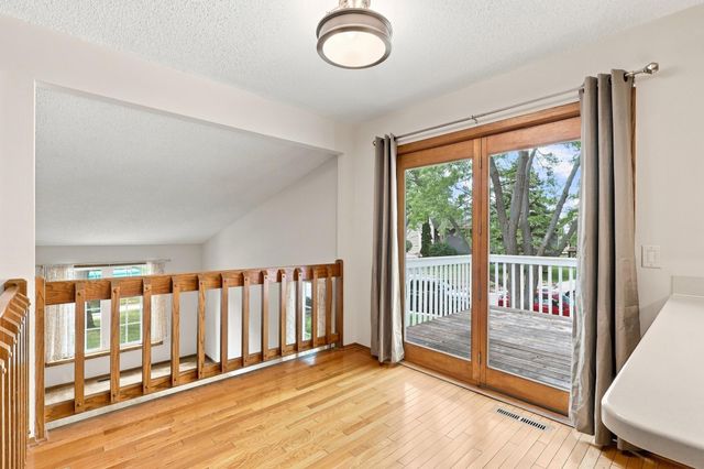 6512 Gray Fox Curve, Chanhassen, MN 55317