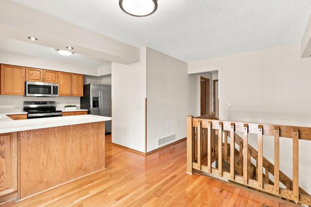 6512 Gray Fox Curve, Chanhassen, MN 55317