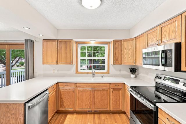 6512 Gray Fox Curve, Chanhassen, MN 55317