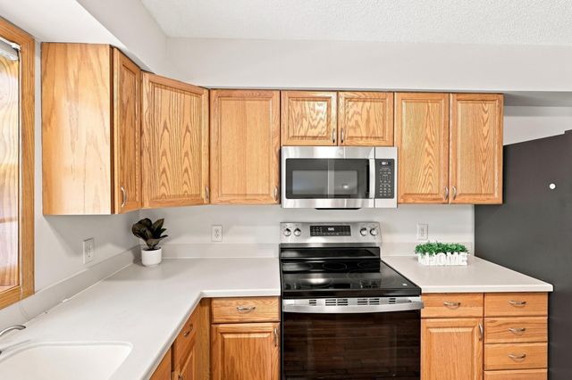 6512 Gray Fox Curve, Chanhassen, MN 55317