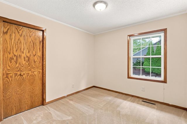 6512 Gray Fox Curve, Chanhassen, MN 55317