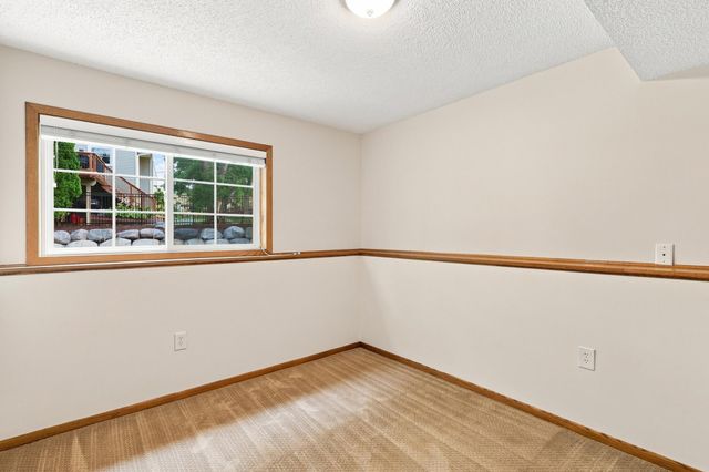 6512 Gray Fox Curve, Chanhassen, MN 55317