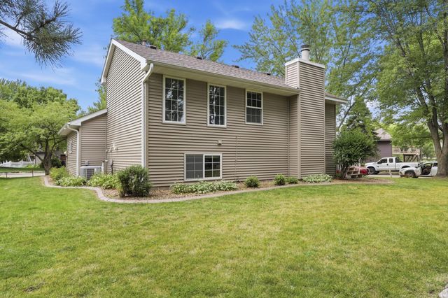 6512 Gray Fox Curve, Chanhassen, MN 55317