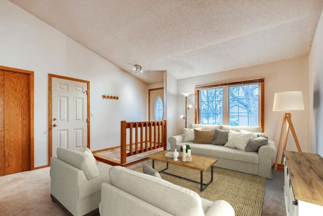 6512 Gray Fox Curve, Chanhassen, MN 55317