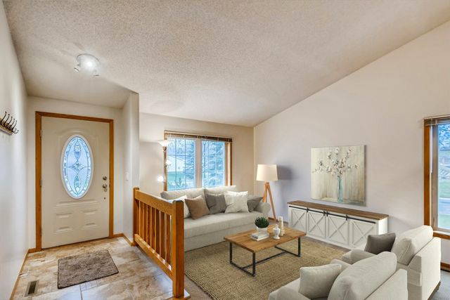 6512 Gray Fox Curve, Chanhassen, MN 55317