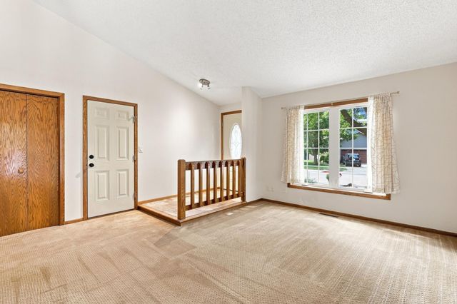 6512 Gray Fox Curve, Chanhassen, MN 55317