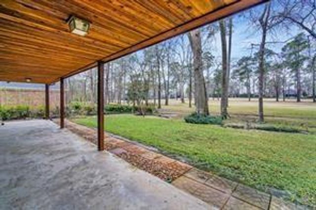 109 Hiwon Drive, Conroe, TX 77304