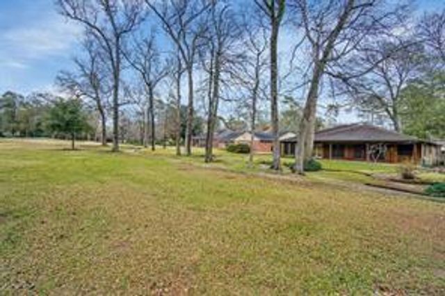 109 Hiwon Drive, Conroe, TX 77304