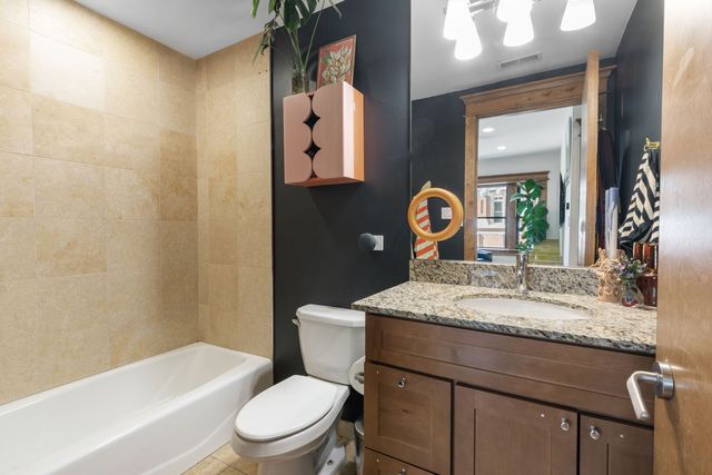 1803 W HURON Street 2, Chicago, IL 60622