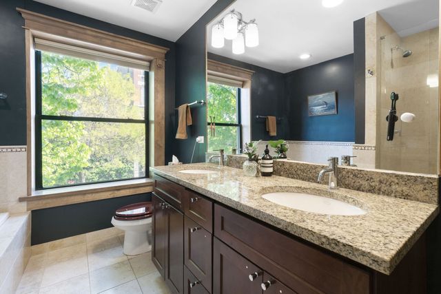 1803 W HURON Street 2, Chicago, IL 60622