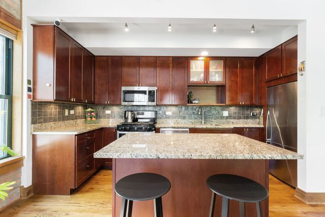 1803 W HURON Street 2, Chicago, IL 60622