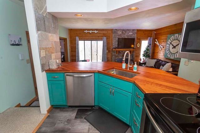 2803 Swiss Mountain Dr, Seven Springs Resort, PA 15622