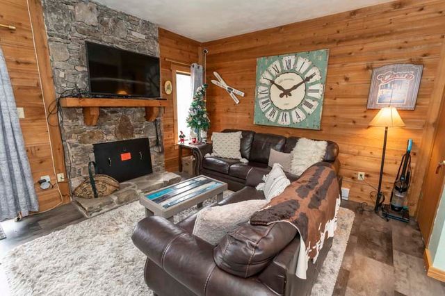 2803 Swiss Mountain Dr, Seven Springs Resort, PA 15622