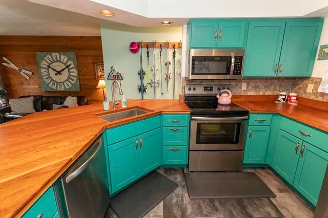 2803 Swiss Mountain Dr, Seven Springs Resort, PA 15622