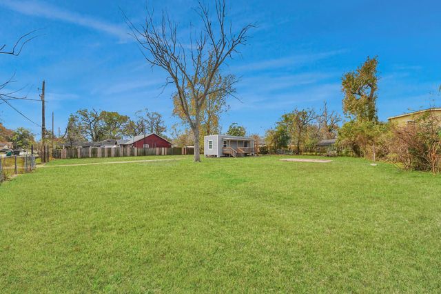 9325 Grady Street, Houston, TX 77016