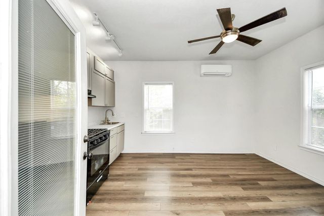 9325 Grady Street, Houston, TX 77016