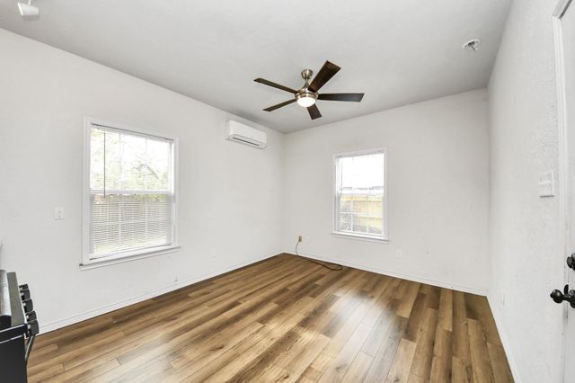 9325 Grady Street, Houston, TX 77016