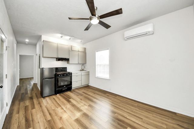 9325 Grady Street, Houston, TX 77016