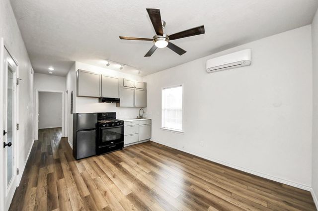 9325 Grady Street, Houston, TX 77016