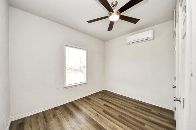 9325 Grady Street, Houston, TX 77016