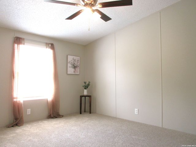 204 County Road 7725, Natalia, TX 78059