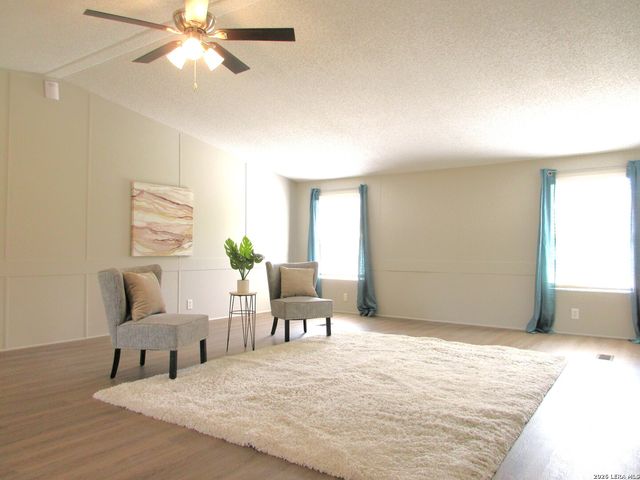 204 County Road 7725, Natalia, TX 78059