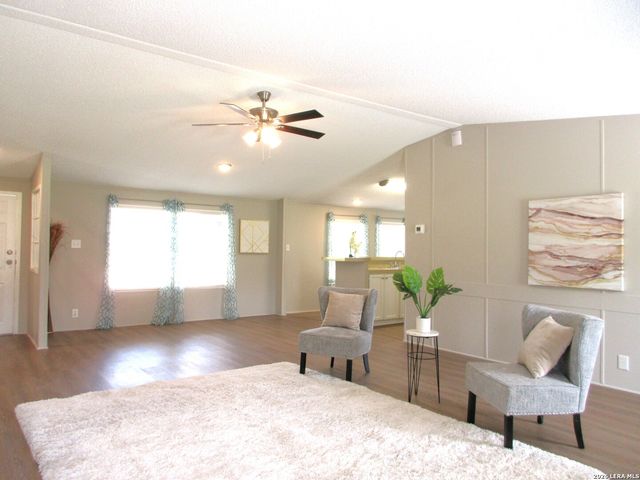 204 County Road 7725, Natalia, TX 78059