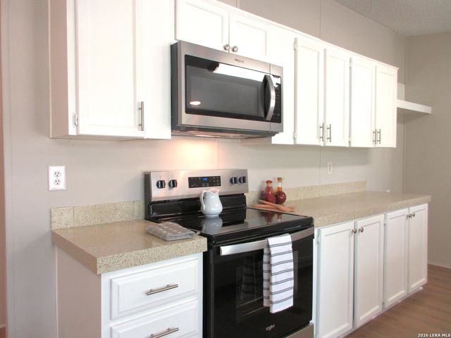 204 County Road 7725, Natalia, TX 78059