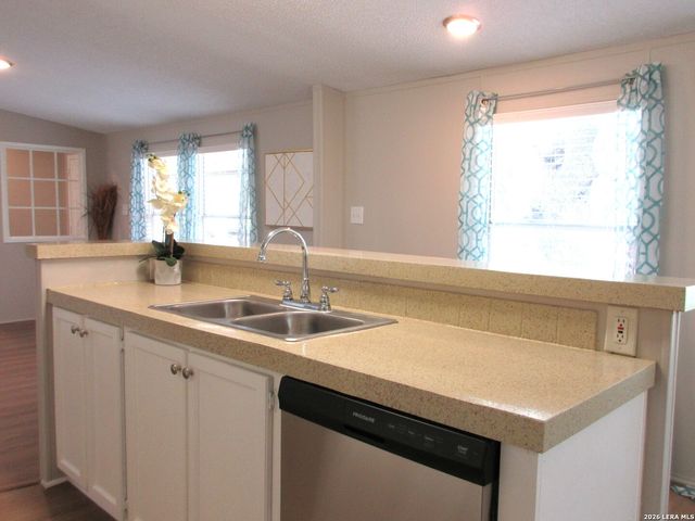204 County Road 7725, Natalia, TX 78059
