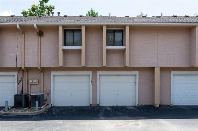 10951 Gillette Street, Overland Park, KS 66210