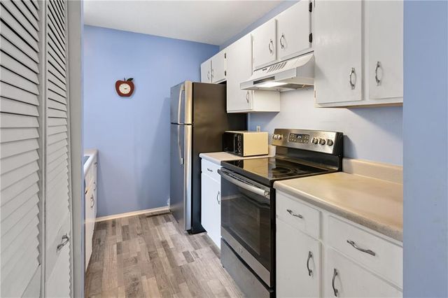 10951 Gillette Street, Overland Park, KS 66210