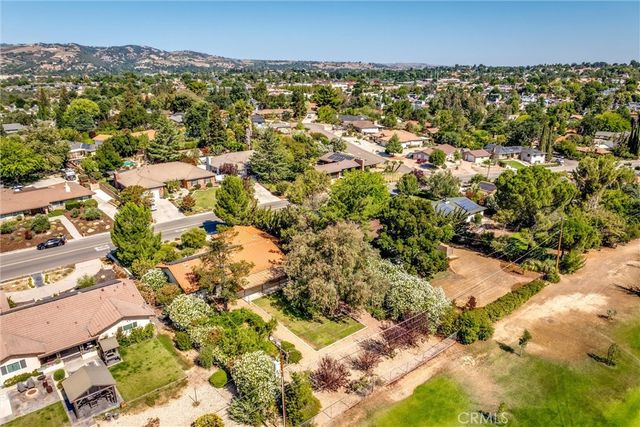 1523 Country Club Drive, Paso Robles, CA 93446