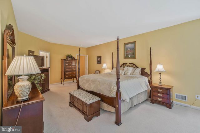 17253 FOUR SEASONS DR, Dumfries, VA 22025