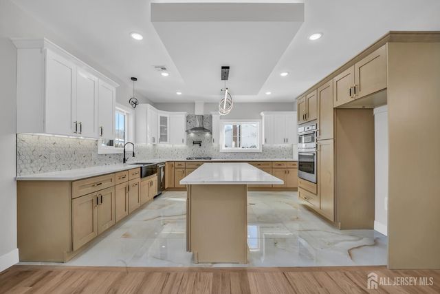 24 Norton Street, Edison, NJ 08820