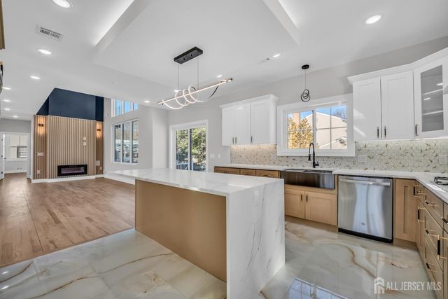 24 Norton Street, Edison, NJ 08820