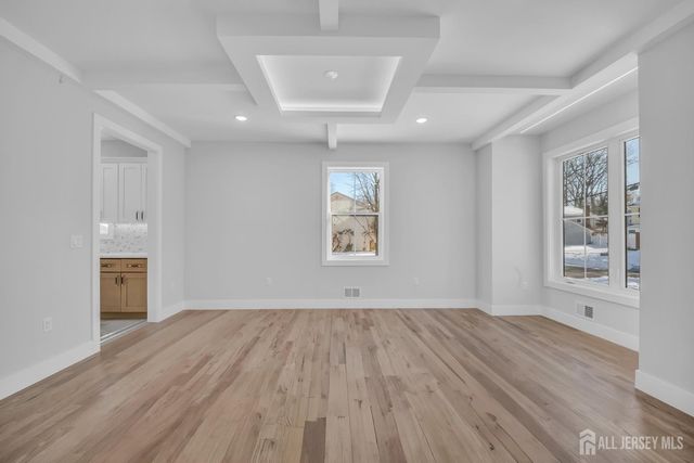 24 Norton Street, Edison, NJ 08820