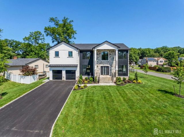 24 Norton Street, Edison, NJ 08820